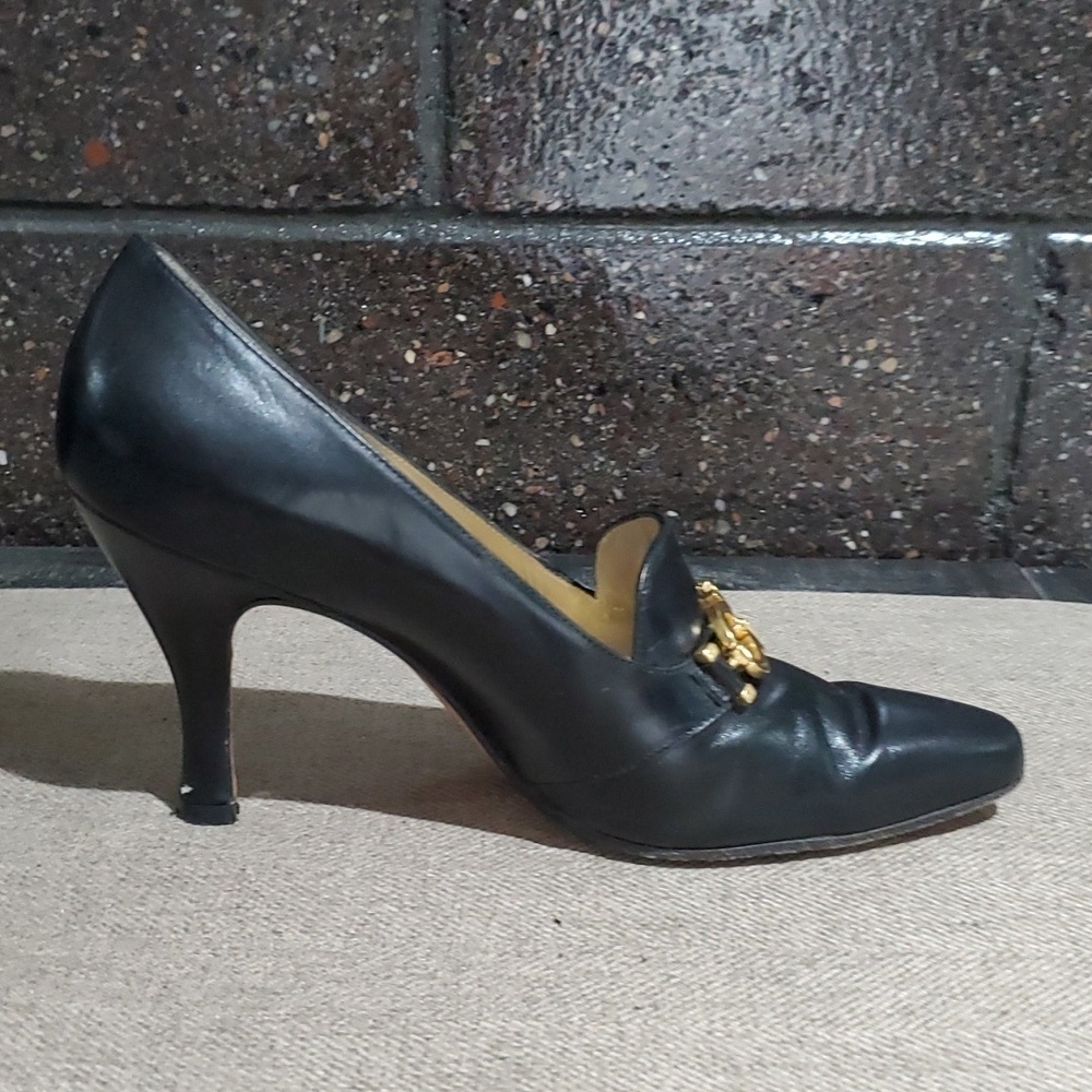 SALVATORE FERRAGAMO BLACK HEELS GOLD GANCINI HORSE BIT LEATHER OLD MONEY LUXURY - Picture 10 of 12